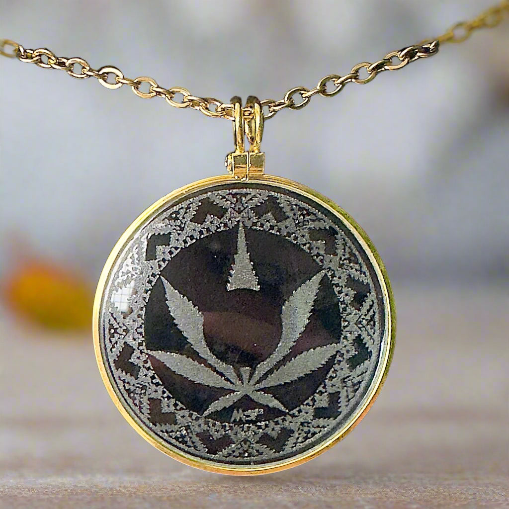 Cannabis Vibe Solar Lighter